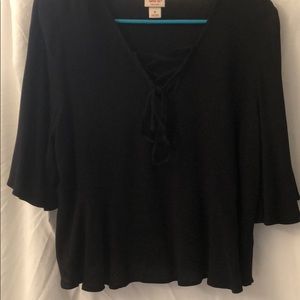 🍾black tie front flowy top!